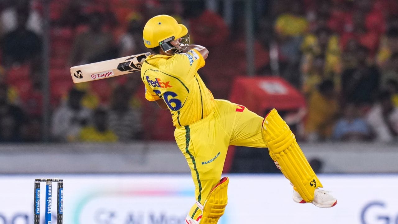 চলতি আইপিএল সিজনে ৬ ম্যাচে মোট ২০১ রান করেছেন আয়ুষ। এই ১৮ বছরের তরুণই এই আইপিএলে চেন্নাইয়ের হয়ে সর্বোচ্চ রান গ্রাহক। (PTI)