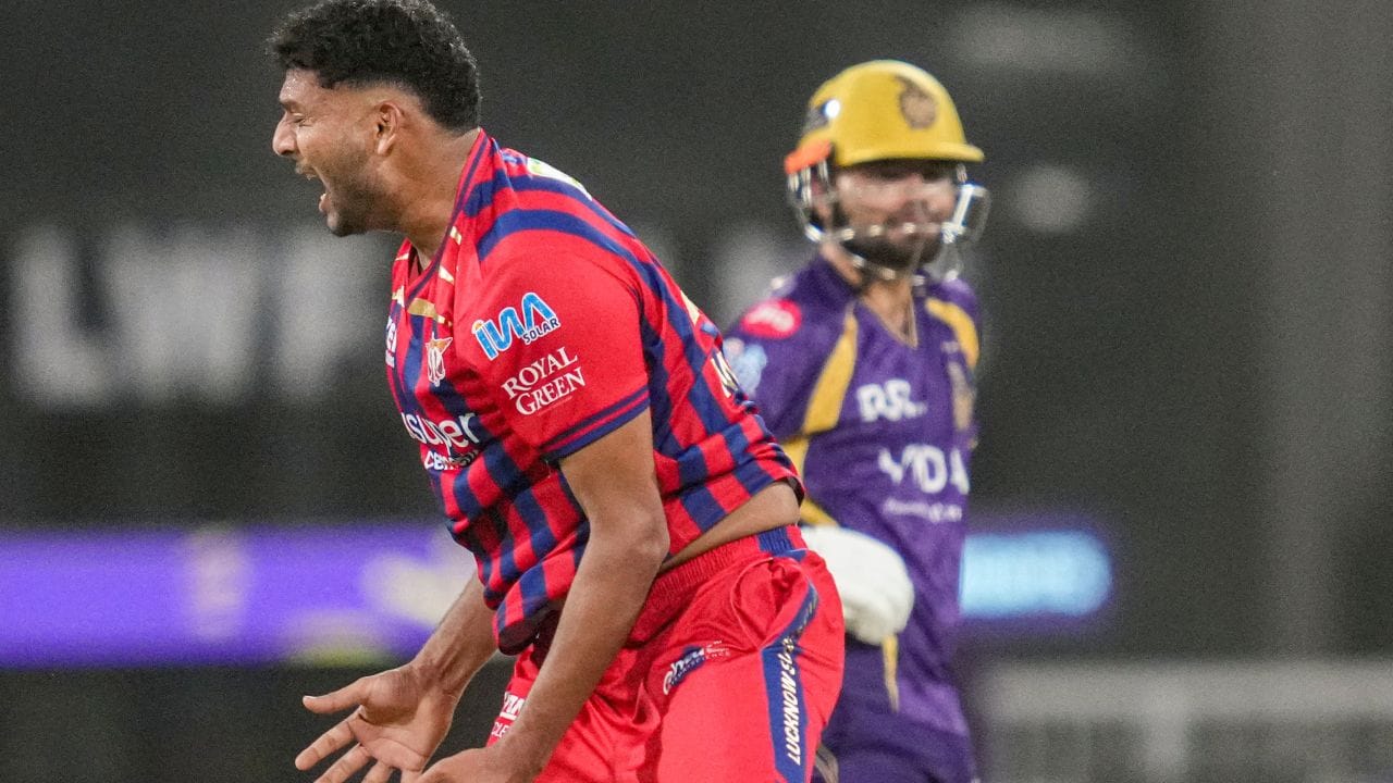 গতকাল স্পেলের শেষ দুই বলে দুই উইকেট পেয়েছেন তিনি। পরের ম্যাচে প্রথম বলে উইকেট পেলেই হ্যাটট্রিক করে ইতিহাস গড়বেন মহসিন। (PTI)