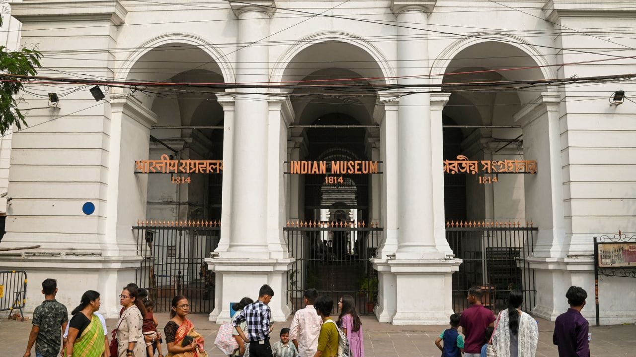 ইন্ডিয়ান মিউজিয়াম - ধর্মতলায় অবস্থিত এই এশিয়ার সবথেকে বড় ও পুরোনো মিউজিয়াম। এখানকার 'ইজিপশিয়ান মমি'ও প্রাচীন ভাস্কর্য আপনাকে মুগ্ধ করবে। - PTI