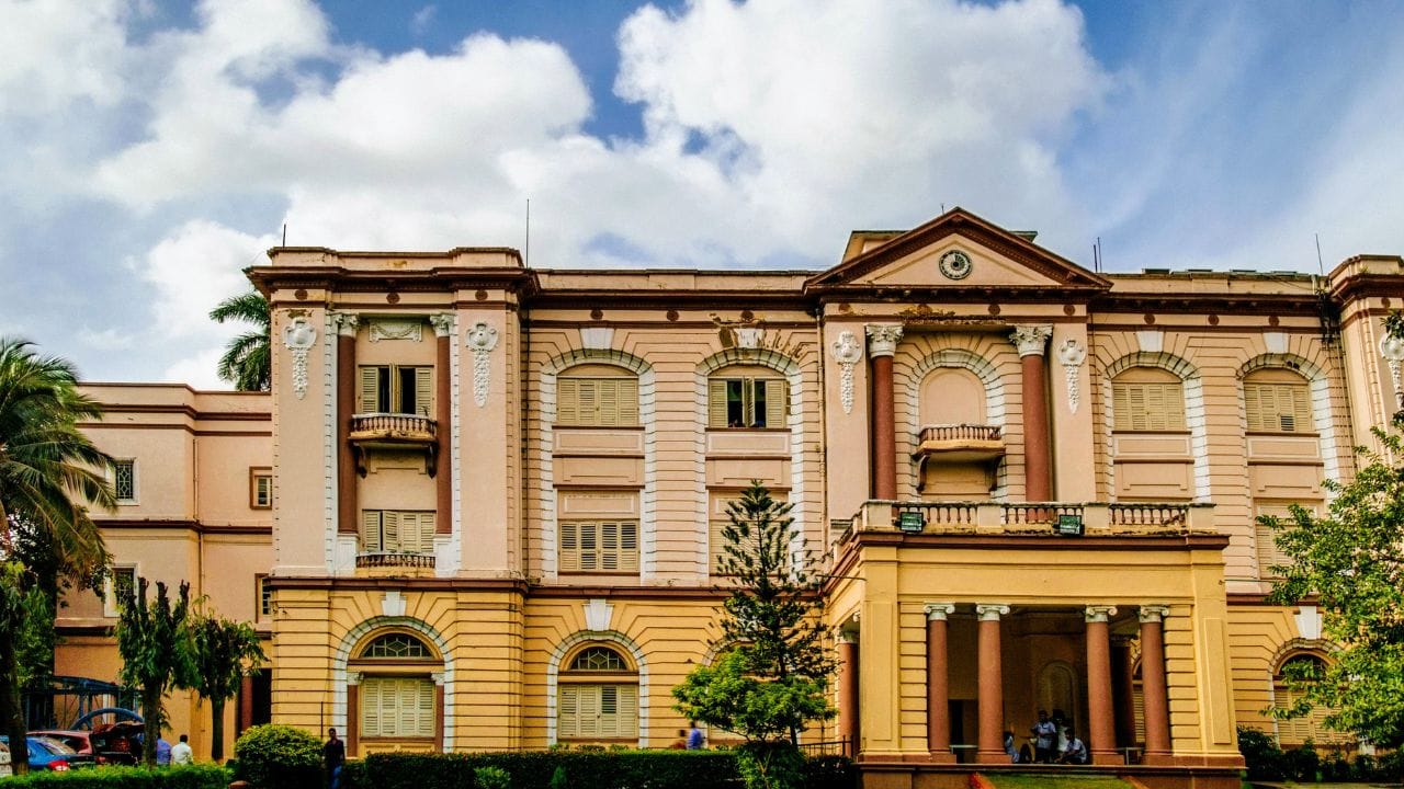 বিড়লা ইন্ডাস্ট্রিয়াল ও টেকনোলজিক্যাল মিউজিয়াম - বালিগঞ্জে অবস্থিত এই BITM । বাচ্চাদের জন্য এখানকার কোল মাইন বা কয়লাখনি ও সায়েন্স শো দারুন উপভোগ্য। - Wikipedia