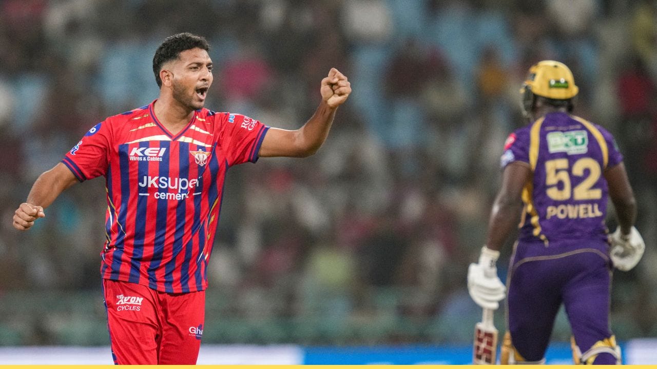 ধমনীতে রক্ত বেঁধে স্নায়ু অকেজো হয়ে গিয়েছিল তাঁর। ভেবেছিলেন, আর কোনোদিন হয়ত ক্রিকেট খেলতে পারবেন না মহসিন। (PTI)