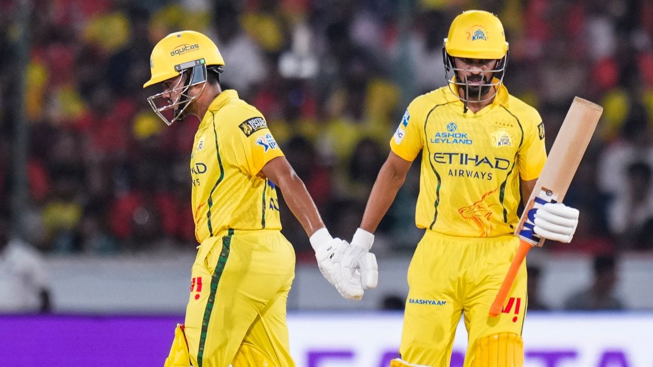 ঋতুরাজ বা সঞ্জুরা হায়দরাবাদ ম্যাচে যখন ব্যর্থ, তখন সেই ম্যাচেই ১৩ বলে ৩০ রানের ইনিংস খেলছিলেন আয়ুষ। (PTI)