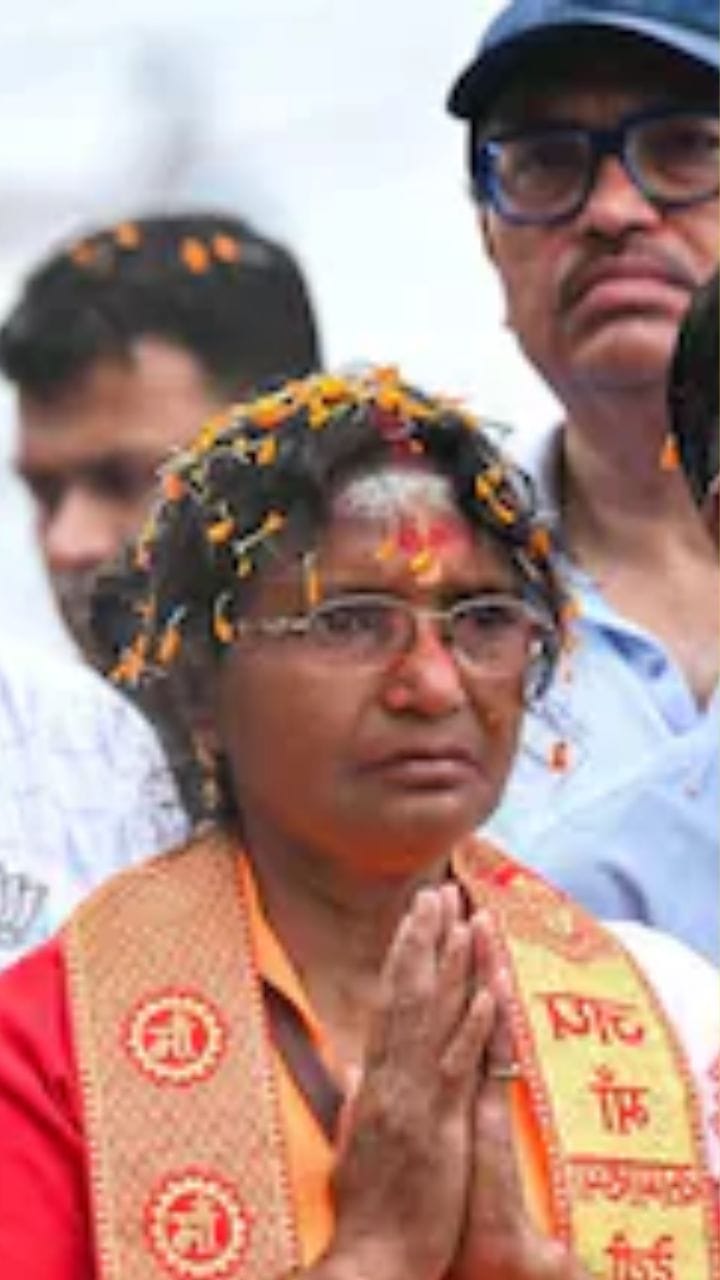 আমাদের পোস্টার ছিঁড়ে নিজেদের পোস্টার লাগাচ্ছে তৃণমূল: রত্না