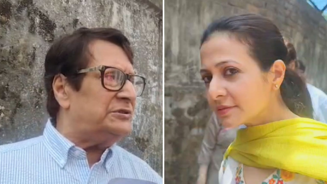 রঞ্জিত মল্লিক ও কোয়েল মল্লিক: এদিন টালিগঞ্জ গলফ ক্লাব রোডের বাঙুর হাইস্কুলে ভোট দিতে পৌঁছে যান সস্ত্রীক রঞ্জিত মল্লিক ও কোয়েল মল্লিক। Facebook