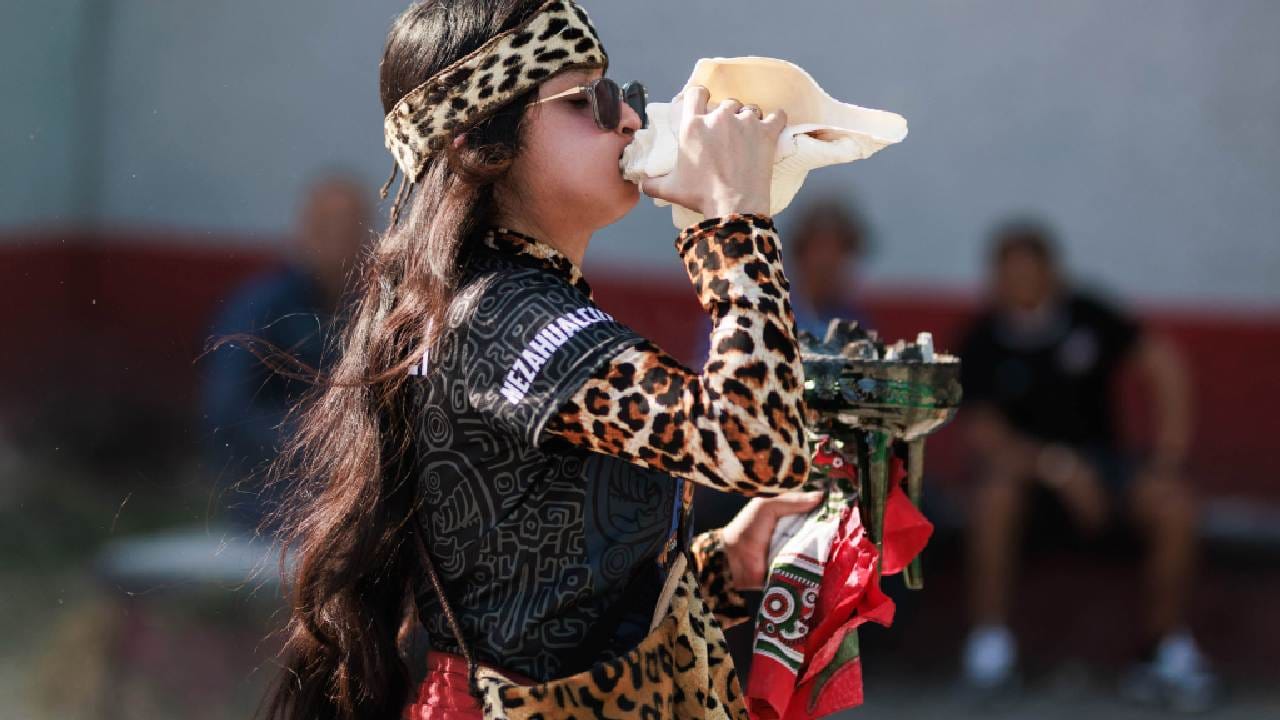 শঙ্খ বাজানোর সবচেয়ে ভালো সময় হল সূর্যোদয় এবং সূর্যাস্ত। সকালে শঙ্খ বাজালে দিনটি ভালো যায় এবং মনে ইতিবাচক ভাব তৈরি হয়। সূর্যাস্তের সময় শঙ্খধ্বনি করলে ঘরের অশুভ শক্তি দূর হয়ে শান্তি ফিরে আসে। Getty Images