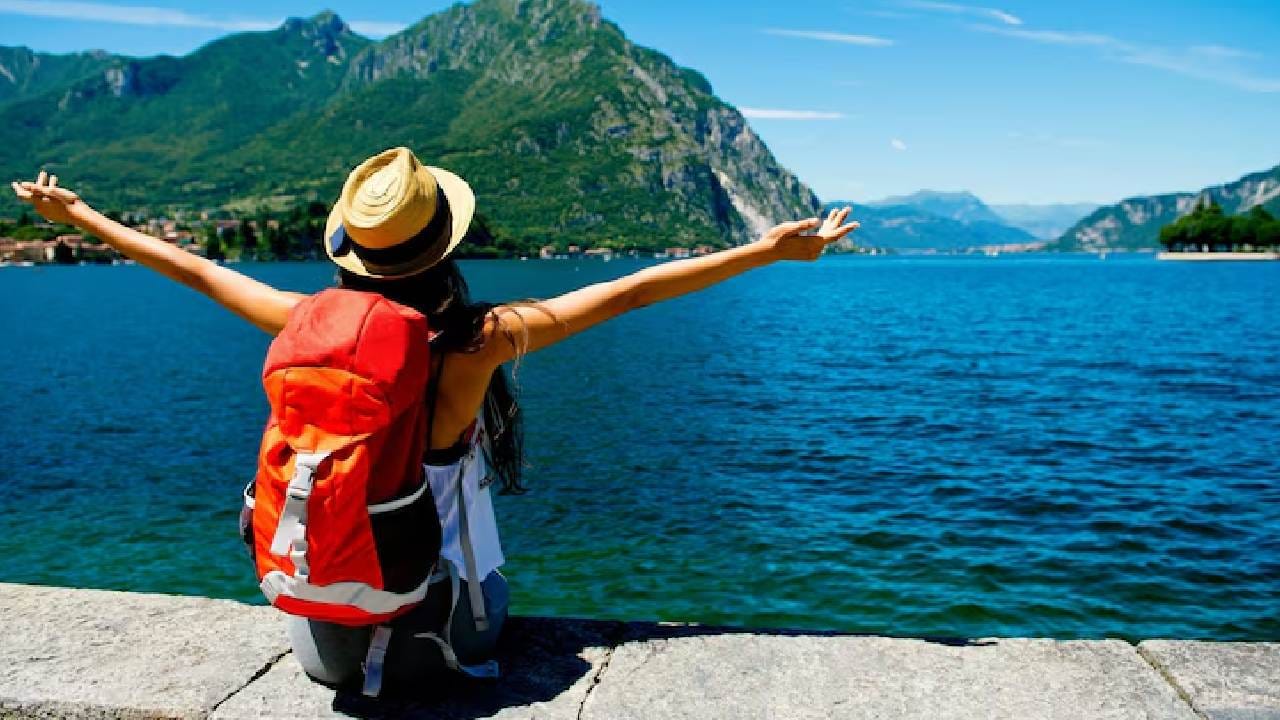 অনেকেই প্রোফাইল পিকচারে সুন্দর কোনও জায়গার বা নৈসর্গিক দৃশ্যের ছবি রাখেন। এর অর্থ হল, আপনি কেবল ভ্রমণপিপাসু নন, বরং নতুন মানুষের সঙ্গে মিশতেও খুব ভালোবাসেন। আপনি জীবনকে হালকাভাবে নিতে পছন্দ করেন। তবে এর নেপথ্যে অন্যকে কিছুটা 'ঈর্ষান্বিত' করার সুপ্ত বাসনাও কাজ করতে পারে বলে মনে করছেন বিশেষজ্ঞরা। Photo- Freepik