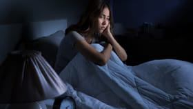 অচেনা জায়গায় রাতে ঘুম আসে না? কারণ জানলে অবাক হবেন!