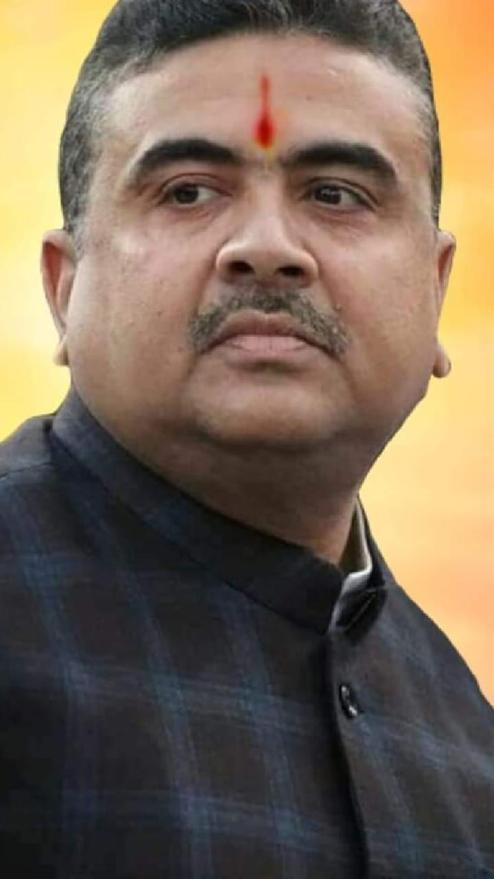 ‘আলুর চেয়ে বস্তার দাম বেশি’, দাম না পেয়ে নদীর জলে ফসল ফেলছেন ক্ষুব্ধ আলু চাষিরা