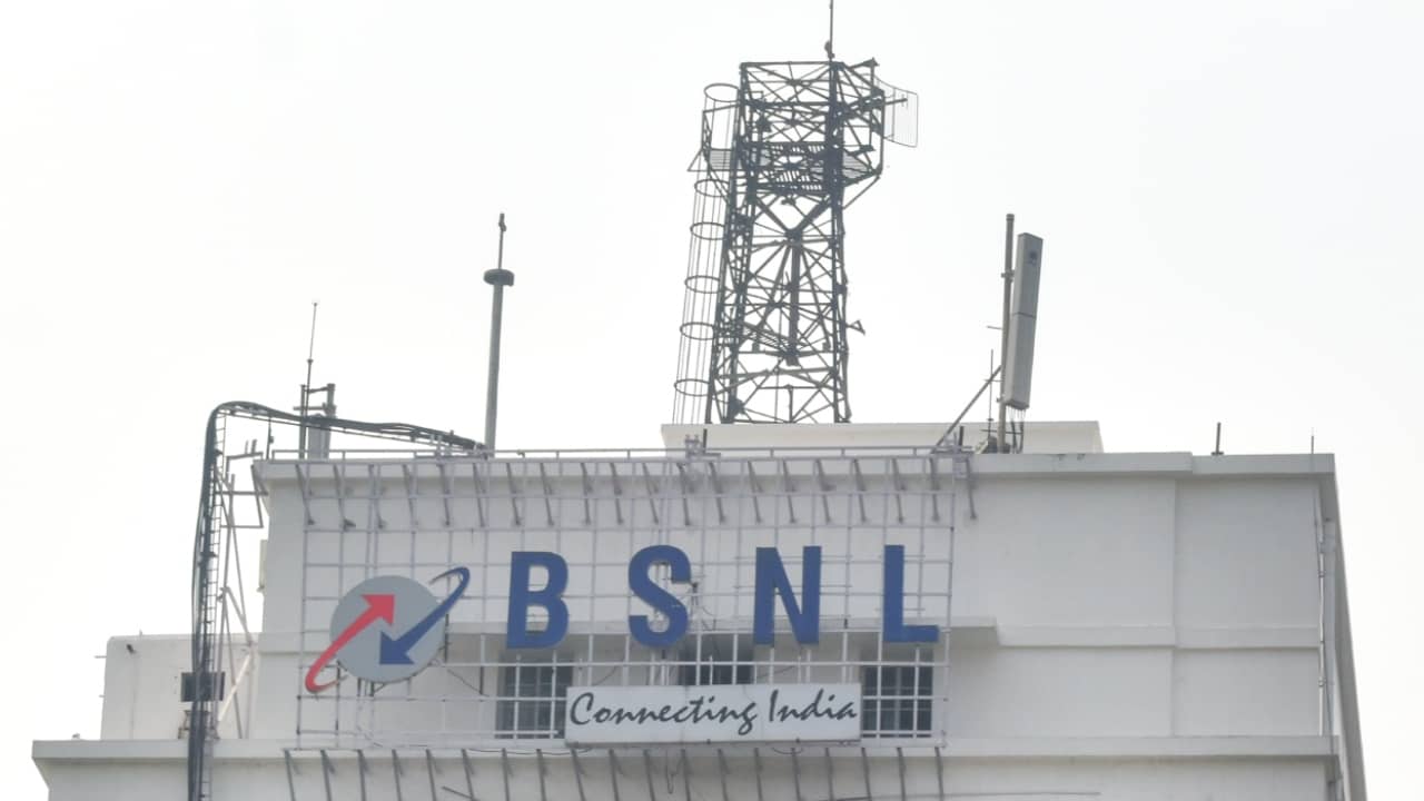 BSNL New Offer : প্রতিদিন ৩ জিবি ডেটা ও ফ্রি টিভি চ্যানেল! BSNL-এর এই নতুন প্ল্যান সম্পর্কে জানেন কি?