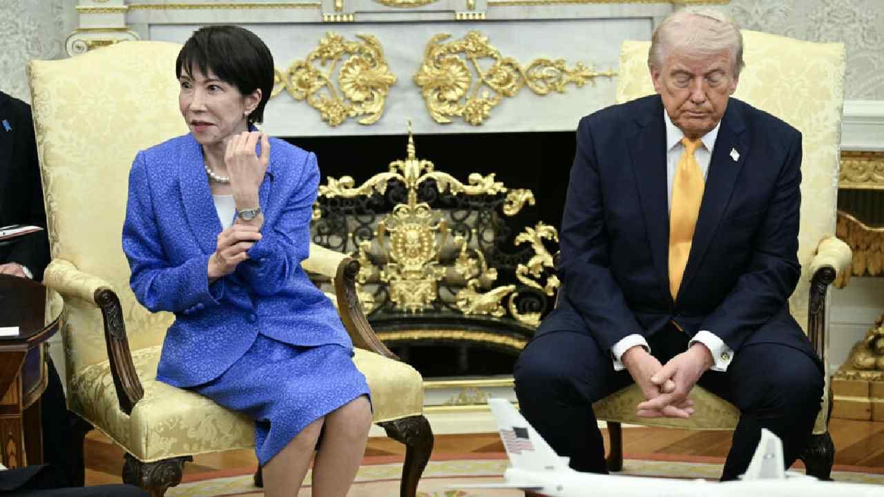 Donald Trump to Sanae Takaichi: স্বার্থসিদ্ধিতে ব্যাঘাত! ভরা সভায় জাপানের প্রধানমন্ত্রীকে কীভাবে অস্বস্তিতে ফেললেন ট্রাম্প?