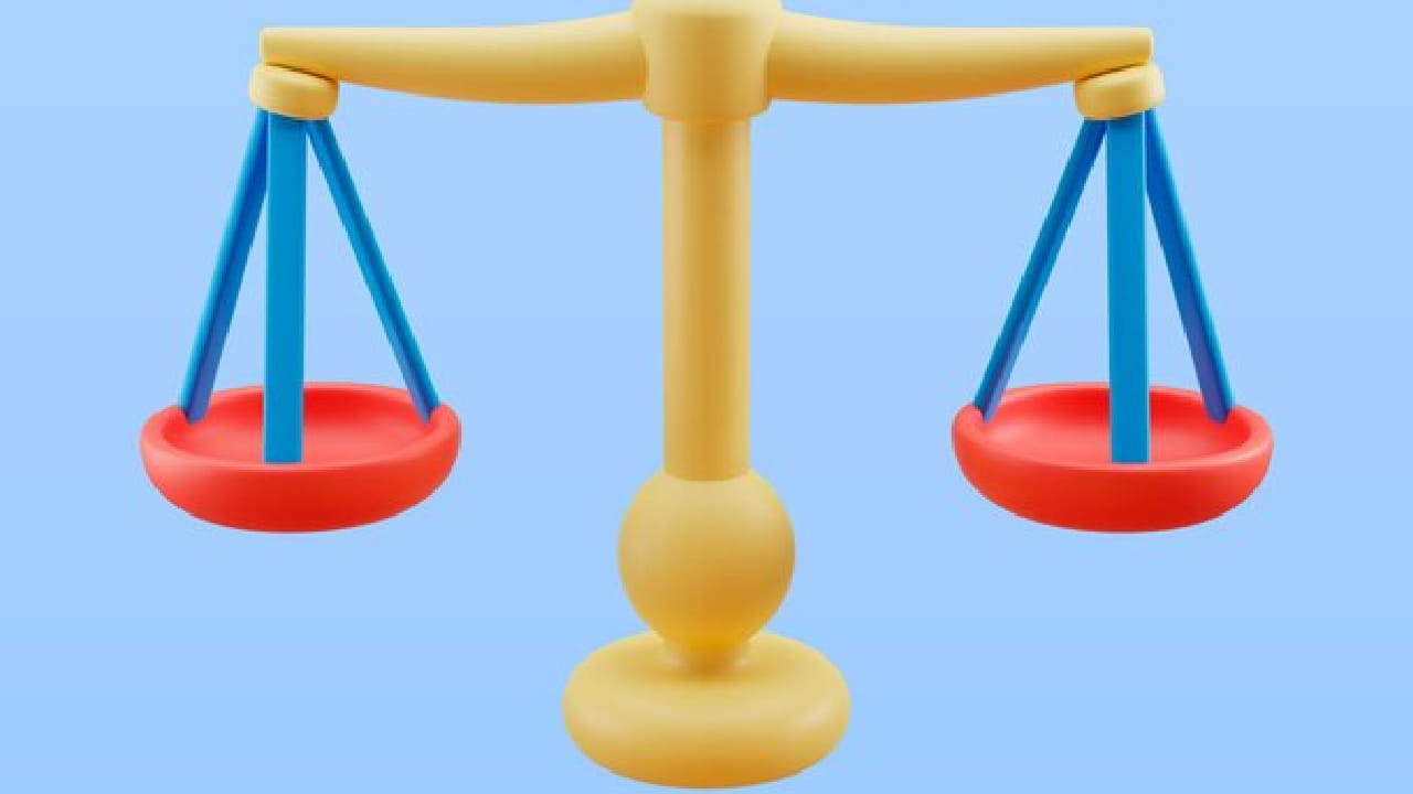 পারিবারিক ও দাম্পত্য জীবনে সুখের হাওয়া বইবে তুলা রাশির জাতকদের জীবনে। নতুন পরিচিতি ও সামাজিক কর্মকাণ্ডে আপনার গুরুত্ব বৃদ্ধি পাবে এই কুবের যোগের প্রভাবে। নববর্ষের শুরুটাই হবে দুর্দান্ত প্রাপ্তির মধ্য দিয়ে। Free pik