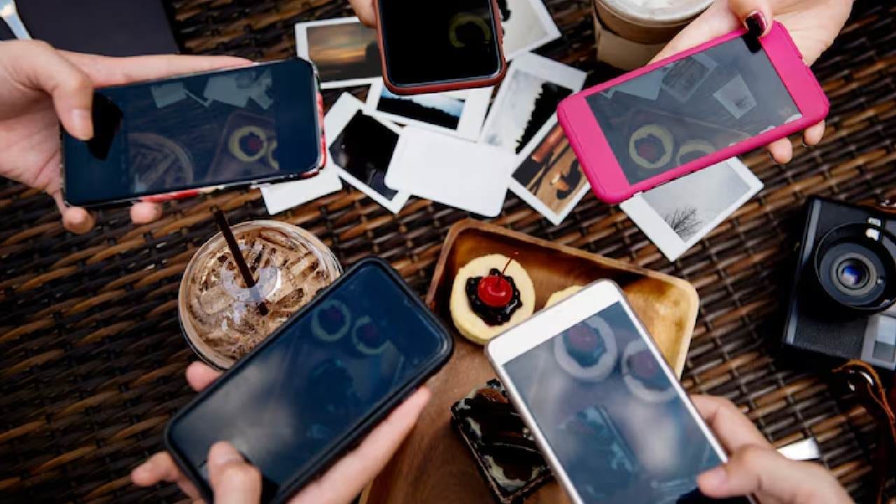  বর্তমান সময়ে মোবাইল ও ল্যাপটপ দৈনন্দিন জীবনের অবিচ্ছেদ্য অংশ। বাস্তুশাস্ত্রবিদদের মতে, স্ক্রিনে থাকা ছবি মানুষের অবচেতন মনে গভীর প্রভাব ফেলে। ওয়ালপেপার যদি অশুভ বা নেতিবাচক হয়, তবে তা মানসিক শান্তি বিঘ্নিত করার পাশাপাশি জীবনের অগ্রগতিতেও বাধা সৃষ্টি করে। Free Pik