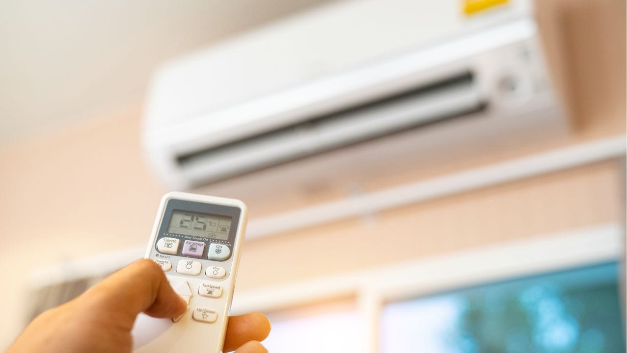 হায়ার ইন্ডিয়ার সিইও একটি সংবাদমাধ্যমকে জানিয়েছেন, চলতি মাসে তাঁদের এসি বিক্রি প্রায় ৩৫% বেড়েছে। দক্ষিণ ভারতের পাশাপাশি উত্তর ও পশ্চিম ভারতেও এসির চাহিদা ব্যাপক। অন্যদিকে এলজি ইলেক্ট্রনিক্সও মে মাসে রেকর্ড পরিমান এসি বিক্রির আশা করছে। (Credit - Getty Images)
