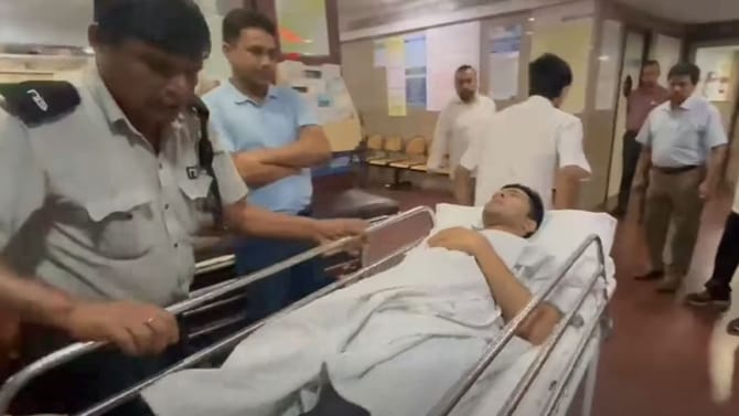 ভর্তি নিল না দ্বিতীয় হাসপাতালও, অভিষেককে কী কী ওষুধ দিল জানেন!