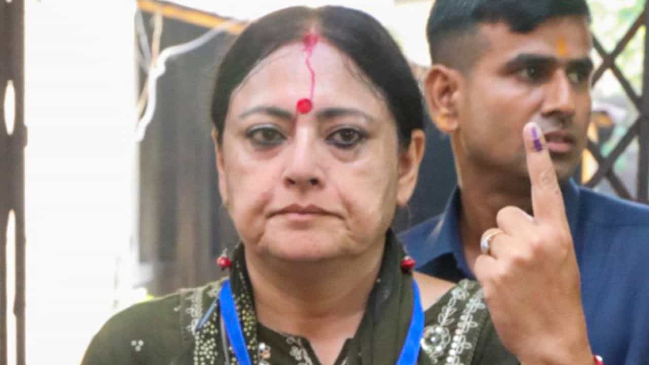Agnimitra Paul: মুখ্যমন্ত্রী কে হবেন সেই জল্পনার মধ্যেই দিল্লিতে অগ্নিমিত্রা Agnimitra Paul: মুখ্যমন্ত্রী কে হবেন সেই জল্পনার মধ্যেই দিল্লিতে অগ্নিমিত্রা