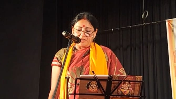 'পুরানো সেই দিনের কথা',  রবীন্দ্রসংগীত গেয়ে বড় বার্তা অগ্নিমিত্রার