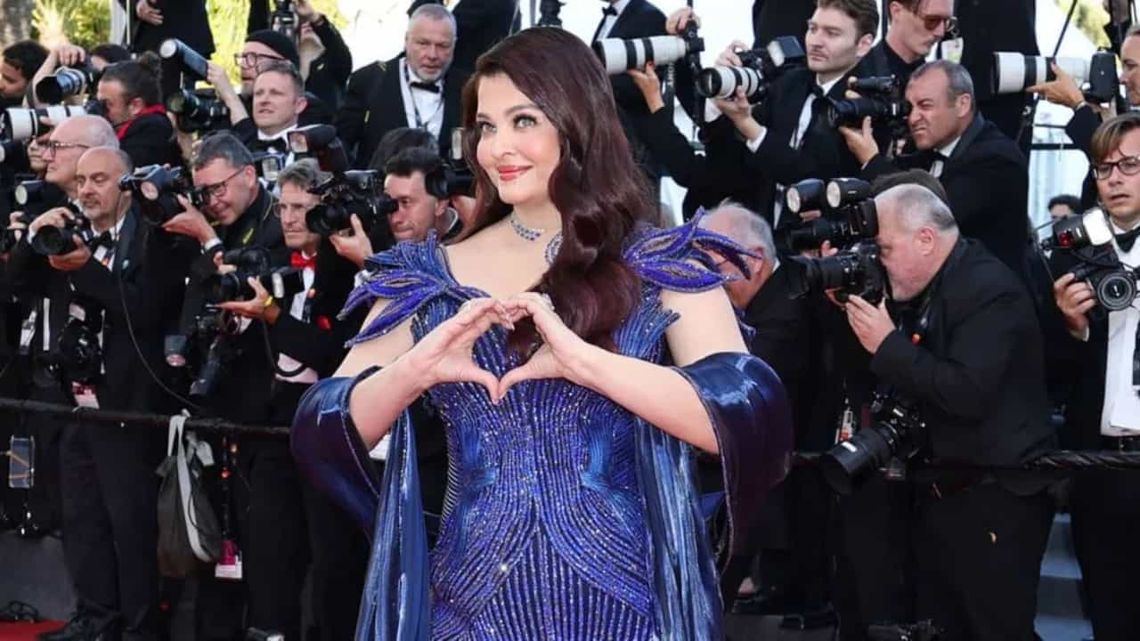 Aishwarya Rai Bachchan: আলিয়া মুম্বই ফিরতেই মেয়েকে নিয়ে কানে ঐশ্বর্য রাই বচ্চন, সঙ্গে গেলেন কে? Aishwarya Rai Bachchan: আলিয়া মুম্বই ফিরতেই মেয়েকে নিয়ে কানে ঐশ্বর্য রাই বচ্চন, সঙ্গে গেলেন কে?