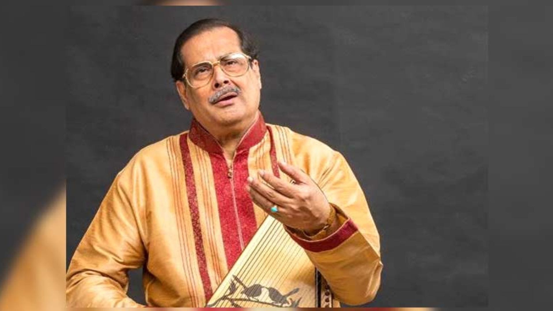  তবে জিৎ, প্রসেনজিৎই শুধু নয় এদিন অনুষ্ঠানে এসেছিলেন পণ্ডিত অজয় চক্রবর্তীও। 