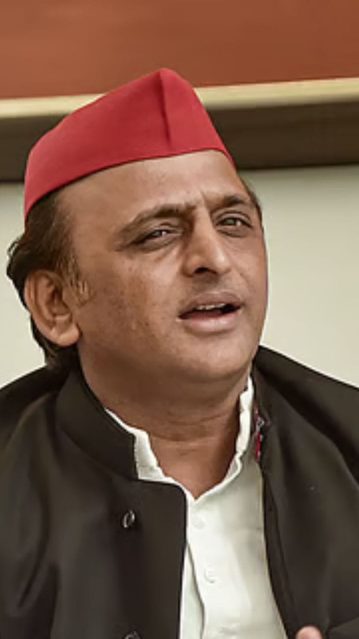 ‘আপনি হারেননি’, বাড়িতে এসে মমতাকে বললেন অখিলেশ