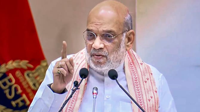 সীমান্তে ১৫ কিমির মধ্যে বেআইনি নির্মাণে বুলডোজ়ার, কড়া নির্দেশ শাহের