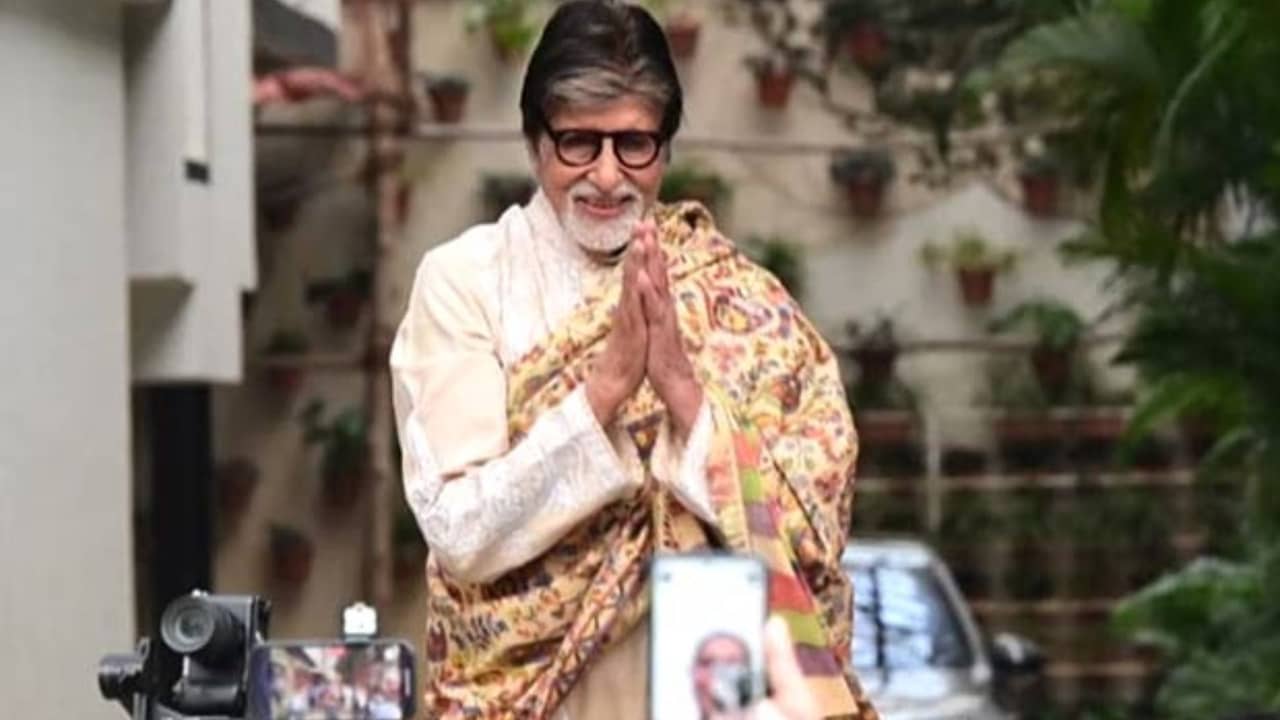 Amitabh Bachchan: অমিতাভের জলসায় ভক্তদের ভিড়, নিরাপত্তারক্ষীদের বিশেষ বার্তা দিলেন বিগ বি