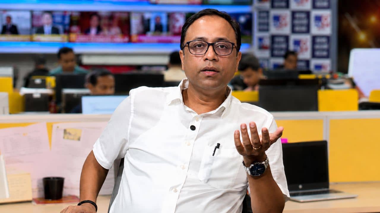 Arup Chakraborty: মমতার কাছে দলের অসুখ পৌঁছতে দেননি কম্পাউন্ডাররাই! মুখপাত্র পদ থেকে ইস্তফা দিয়েই কাদের কথা বললেন অরূপ চক্রবর্তী?