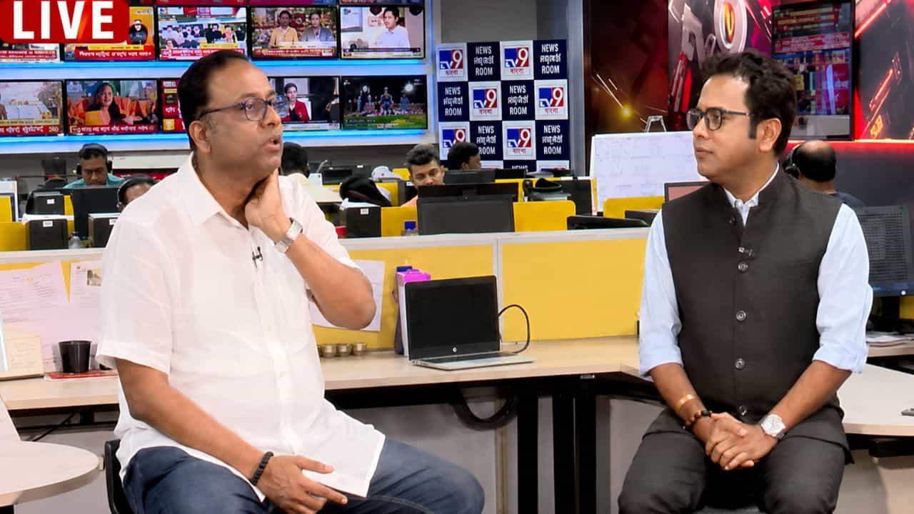 Arup Chakraborty: মমতার কাছে দলের অসুখ পৌঁছতে দেননি কম্পাউন্ডাররাই! মুখপাত্র পদ থেকে ইস্তফা দিয়েই কাদের কথা বললেন অরূপ চক্রবর্তী? Arup Chakraborty: মমতার কাছে দলের অসুখ পৌঁছতে দেননি কম্পাউন্ডাররাই! মুখপাত্র পদ থেকে ইস্তফা দিয়েই কাদের কথা বললেন অরূপ চক্রবর্তী?