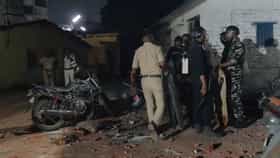 মাইক-বিধি প্রচারে গিয়ে আক্রান্ত পুলিশ, ফাঁড়িতে দুষ্কৃতী তাণ্ডব!