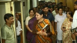 একের পর এক পুরসভা থেকে পালাচ্ছে তৃণমূল, হাল ফেরাতে কী ভাবছে সরকার?