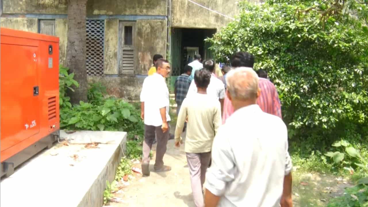 Bardhaman News: বাম জমানার পতনের পর স্বাস্থ্য কেন্দ্র বদলে গিয়ে হল জঙ্গল! Bardhaman News: বাম জমানার পতনের পর স্বাস্থ্য কেন্দ্র বদলে গিয়ে হল জঙ্গল!