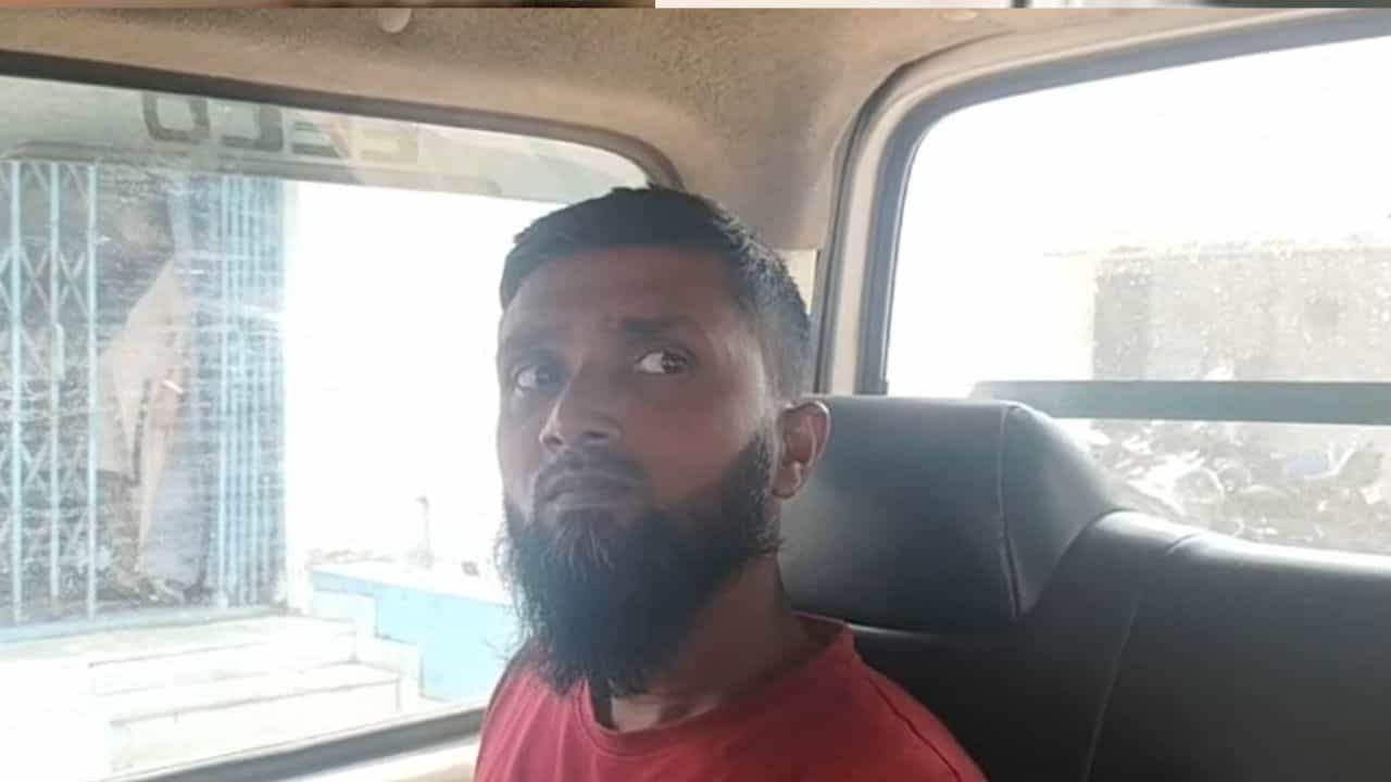 Bangladeshi currency seized: ভোটগণনার আগেই সীমান্তে বড় খবর, বাজেয়াপ্ত ৯ লক্ষ বাংলাদেশি টাকা Bangladeshi currency seized: ভোটগণনার আগেই সীমান্তে বড় খবর, বাজেয়াপ্ত ৯ লক্ষ বাংলাদেশি টাকা
