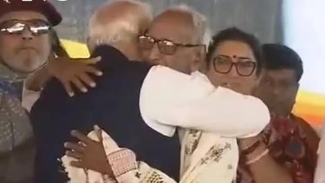বাংলায় বিজেপি শাসন প্রতিষ্ঠার দিন শিলিগুড়ির মাখনলালকে শ্রদ্ধা মোদীর