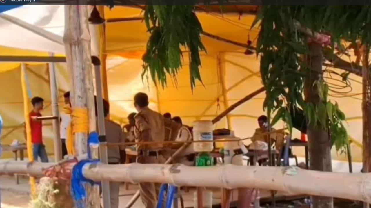 TMC Strong Room Monitoring: স্ট্রংরুমে পর্যবেক্ষণে তৈরি হয়ে গেল প্রতিনিধি দল, পূর্ব বর্ধমানে রাজনৈতিক তরজা তুঙ্গে TMC Strong Room Monitoring: স্ট্রংরুমে পর্যবেক্ষণে তৈরি হয়ে গেল প্রতিনিধি দল, পূর্ব বর্ধমানে রাজনৈতিক তরজা তুঙ্গে