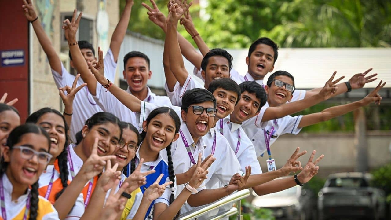 CBSE Class 12 Result 2026: প্রকাশিত CBSE-র দ্বাদশ শ্রেণির রেজাল্ট, পাশের হারে ছেলেদের টপকে গেল মেয়েরা