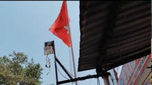 সরল মমতার ছবি, তৃণমূল ভবনে উড়ল লাল পতাকা! বদলের বাংলায় নয়া নজির