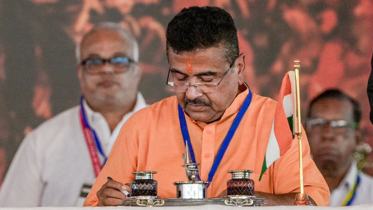 CM Suvendu Adhikari: মুখ্যমন্ত্রীর দফতরে ২ যুগ্ম সচিব নিয়োগ, আনা হল আরও ৭ WBCS অফিসারকে CM Suvendu Adhikari: মুখ্যমন্ত্রীর দফতরে ২ যুগ্ম সচিব নিয়োগ, আনা হল আরও ৭ WBCS অফিসারকে