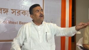 'ঘরে বসে থাকলে হবে না মানুষের পাশে থাকতে হবে', বার্তা মুখ্যমন্ত্রীর
