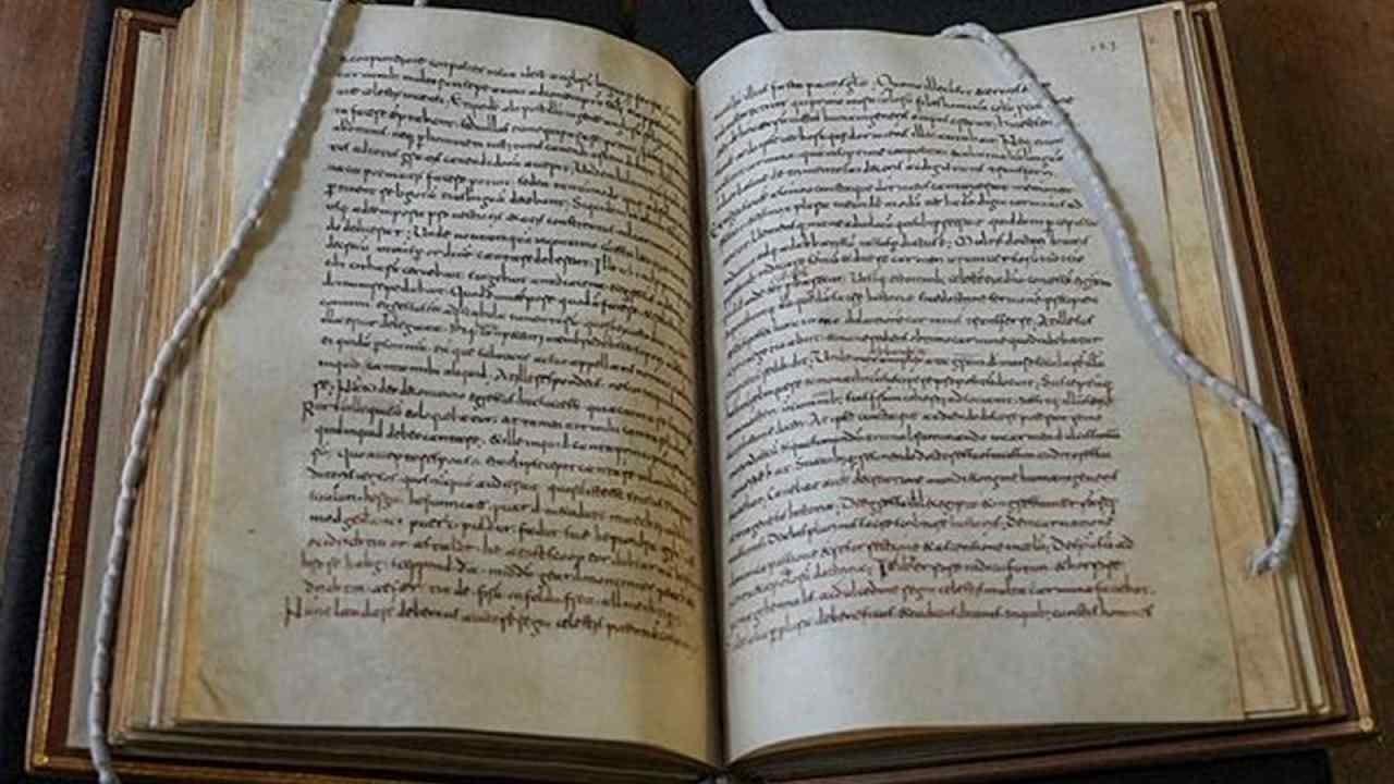 Caedmon’s Hymn: পৃথিবীর সবচেয়ে প্রাচীন ইংরেজি কবিতা কোনটা জানেন?