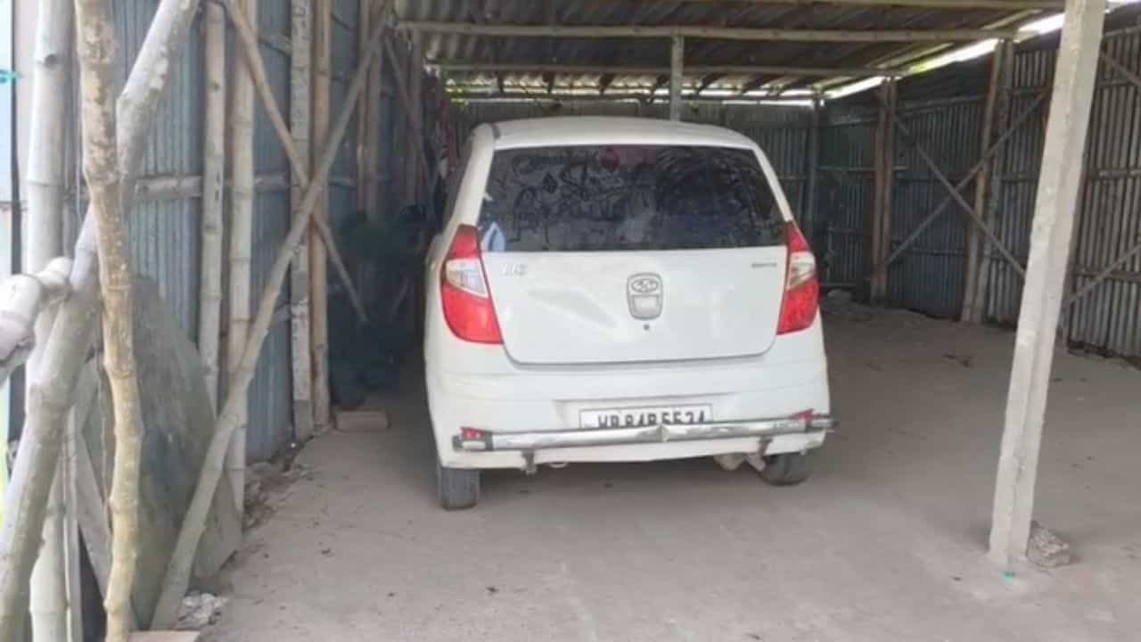 Malda TMC leader car loan default: আট বছর ধরে দেননি EMI, তৃণমূল নেতার বাড়ি থেকে গাড়ি তুলে নিয়ে গেল রিকভারি এজেন্সি Malda TMC leader car loan default: আট বছর ধরে দেননি EMI, তৃণমূল নেতার বাড়ি থেকে গাড়ি তুলে নিয়ে গেল রিকভারি এজেন্সি