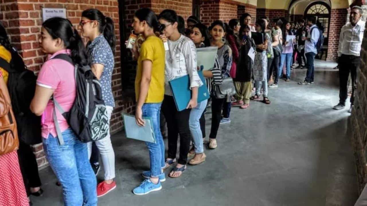 West Bengal News Live: টাকা নয়, মেধার ভিত্তিতেই কলেজে ভর্তি! কড়া নির্দেশ সরকারের West Bengal News Live: টাকা নয়, মেধার ভিত্তিতেই কলেজে ভর্তি! কড়া নির্দেশ সরকারের