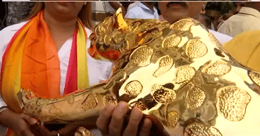 শুভেন্দুকে 'বিশাল চিতাবাঘ' উপহার, সোনার?