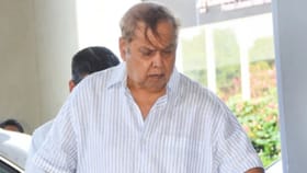 ডেভিন ধাওয়ানের বিরুদ্ধে ৪০০ কোটির মামলা, কী ঘটিয়েছেন পরিচালক?