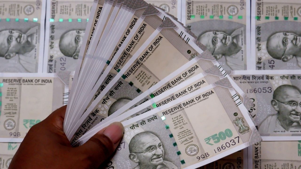 EPS minimum pension: আর ১০০০ টাকা নয়, পেনশন বাড়াতে চলেছে সরকার? শীঘ্রই মিলবে সুখবর EPS minimum pension: আর ১০০০ টাকা নয়, পেনশন বাড়াতে চলেছে সরকার? শীঘ্রই মিলবে সুখবর