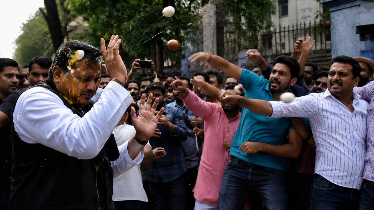 Egging History Protest: জানেন প্রথম কে ডিম ছুড়েছিলেন? জানুন ইতিহাস