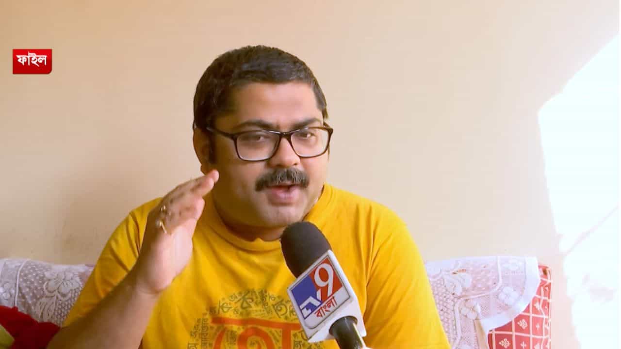 Garga Chatterjee Arrested: গ্রেফতার বাংলা পক্ষের প্রতিষ্ঠাতা গর্গ চট্টোপাধ্যায়, মিলল ২৪ রাউন্ড কার্তুজ Garga Chatterjee Arrested: গ্রেফতার বাংলা পক্ষের প্রতিষ্ঠাতা গর্গ চট্টোপাধ্যায়, মিলল ২৪ রাউন্ড কার্তুজ