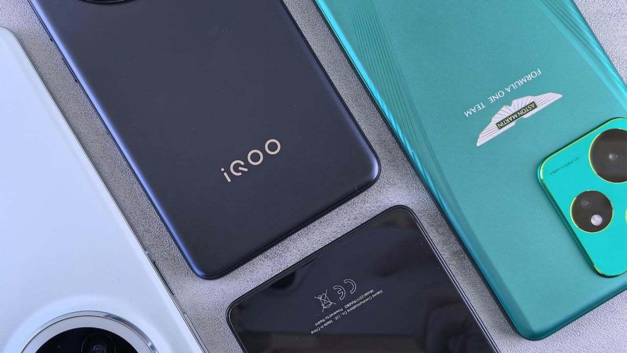 IQOO Z10x এই বাজেটে আরেকটি ভাল অপশন। এতে রয়েছে মিডিয়াটেক প্রসেসর। আছে ৬৫০০ এমএএইচ ব্যাটারি। এক বার চার্জ দিলে দীর্ঘ সময় ধরে মোবাইলে চার্জ থাকে। ১৫ হাজার টাকার বাজেটে এটি অন্যতম সেরা একটি মোবাইল। Photo Courtesy : Pexel