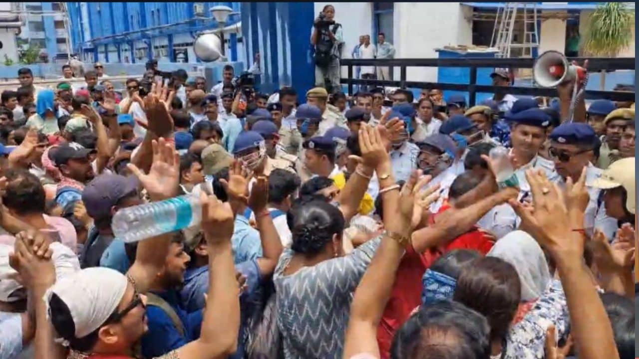 SSC Tainted Teachers Salary Return: সরকারের ঘরে ঢুকবে কয়েক কোটি টাকা!  এক-এক জন অযোগ্যের মাথায় কলক্ষের দেনা জানেন?