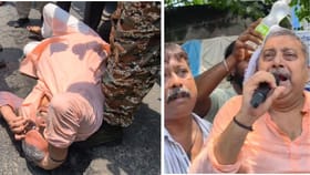 মার খেয়ে রাস্তায় লুটিয়ে পড়লেন রক্তাক্ত কল্যাণ