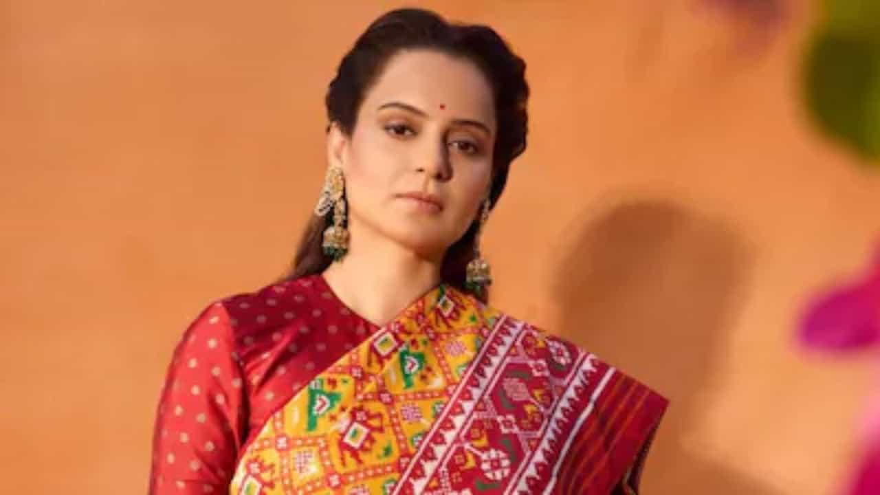 Kangana Ranaut: খবর রটতেই বিয়ে নিয়ে মুখ খুললেন কঙ্গনা, গলায় মঙ্গলসূত্র পরেই কোন কথা বলেই ফেললেন? Kangana Ranaut: খবর রটতেই বিয়ে নিয়ে মুখ খুললেন কঙ্গনা, গলায় মঙ্গলসূত্র পরেই কোন কথা বলেই ফেললেন?