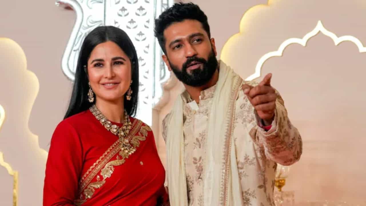 ছেলেকে সামনে আনলেন ক্যাটরিনা-ভিকি, কী অনুরোধ করলেন? ছেলেকে সামনে আনলেন ক্যাটরিনা-ভিকি, কী অনুরোধ করলেন?